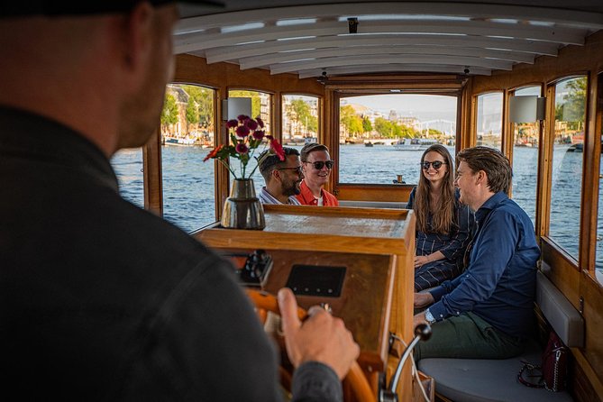 Amsterdam Light Festival Private Cruise With Welcome Drink - Houseboats And The First Canal Views