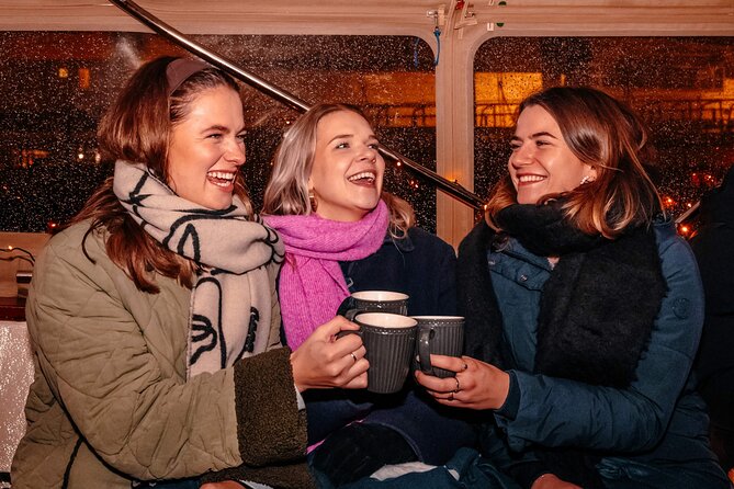 Amsterdam: Light Festival Shared Boat with unlimited drinks - Is a shared boat with 25 people comfortable?