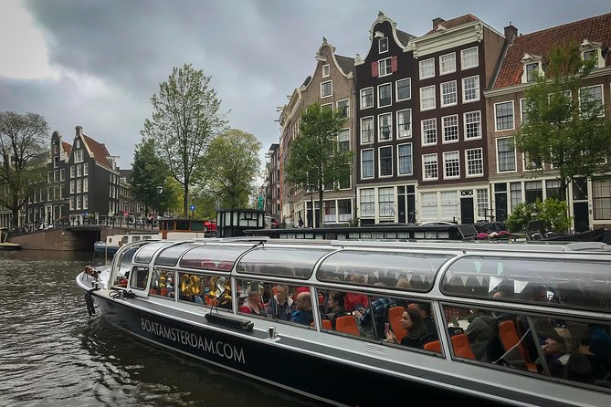 Amsterdam Live Guided Sightseeing Canal Cruise - 9 Little Streets and the Canal Museum