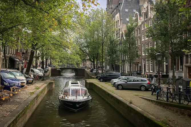 Amsterdam Live Guided Sightseeing Canal Cruise - Magere Brug and the Amstel finish