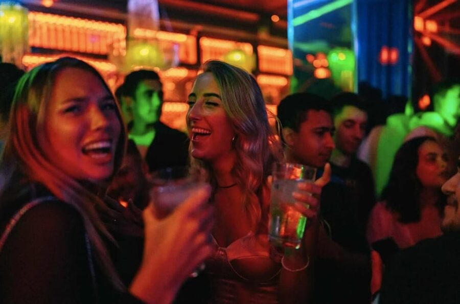 Amsterdam: Ludwig's Original Pub Crawl with VIP Club Entry - The free shots and the real cost