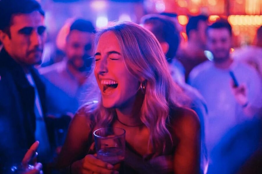 Amsterdam: Ludwig's Queer Pub Crawl with Club Entry - Starting with a local queer guide