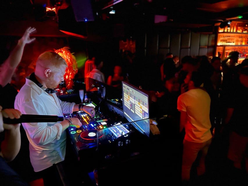 Amsterdam: Ludwig's Red Light Pub Crawl with VIP Club Entry - Price, inclusions, and the real budget