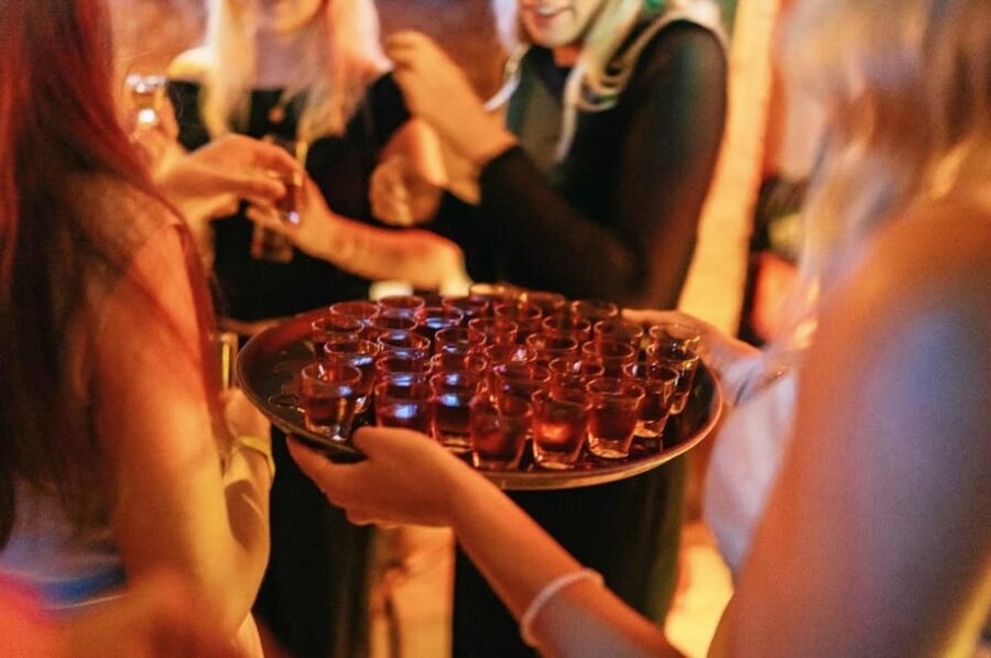 Amsterdam: Ludwig's Red Light Pub Crawl with VIP Club Entry - The Red Light District after dark