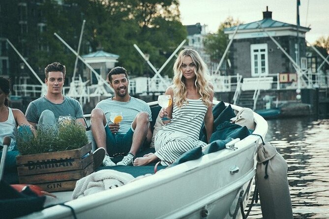 Amsterdam: Luxury Boat Cruise Unlimited Cocktails, Beers & Wines - The open bar: what you can actually expect