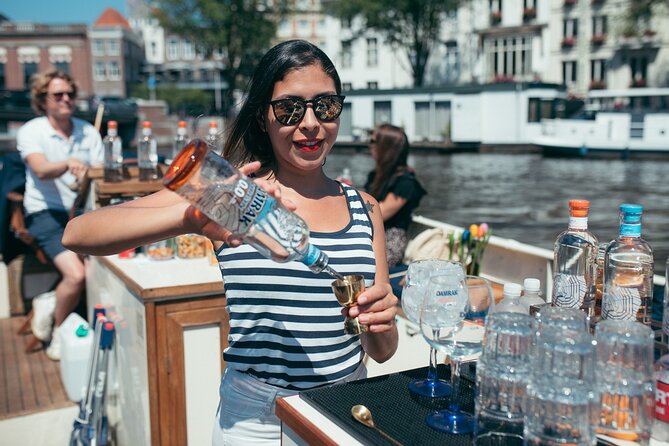 Amsterdam: Luxury Boat Cruise Unlimited Cocktails, Beers & Wines - The crew makes the difference