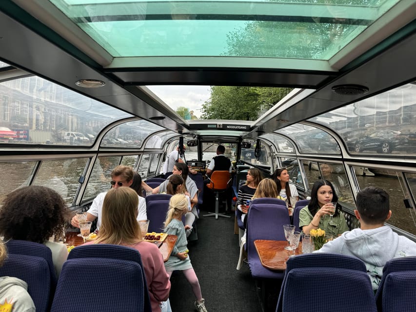 Amsterdam: Luxury Cheese & Wine Canal Cruise - How to get the most from the hour
