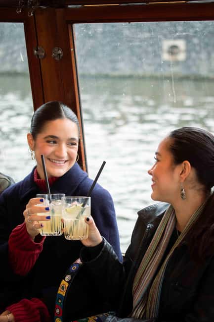 Amsterdam: Luxury Cruise Unlimited Cocktails & Snacks Option - Who should book this cruise?