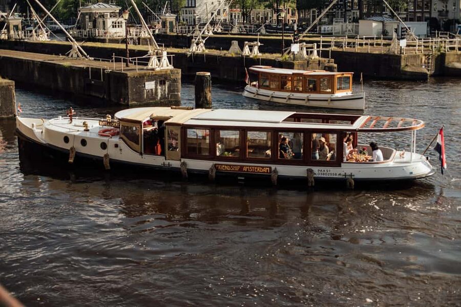 Amsterdam: Luxury Cruise Unlimited Cocktails & Snacks Option - The boats, seating, and weather