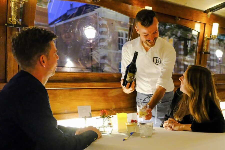 Amsterdam: Luxury Saloon Boat Cruise with 3-Course Dinner - The aperitif sets the tone