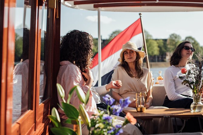 Amsterdam: Luxury Saloon Boat Cruise with Cocktails & Waffle - The Amstel River and the best open views