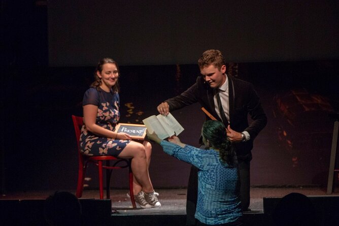 Amsterdam Magic Show: Things That Make You Go Huh - Why the small room matters