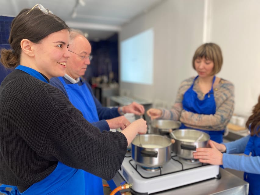 Amsterdam: Make your cheese next to De Hallen - Understanding acid and rennet coagulation