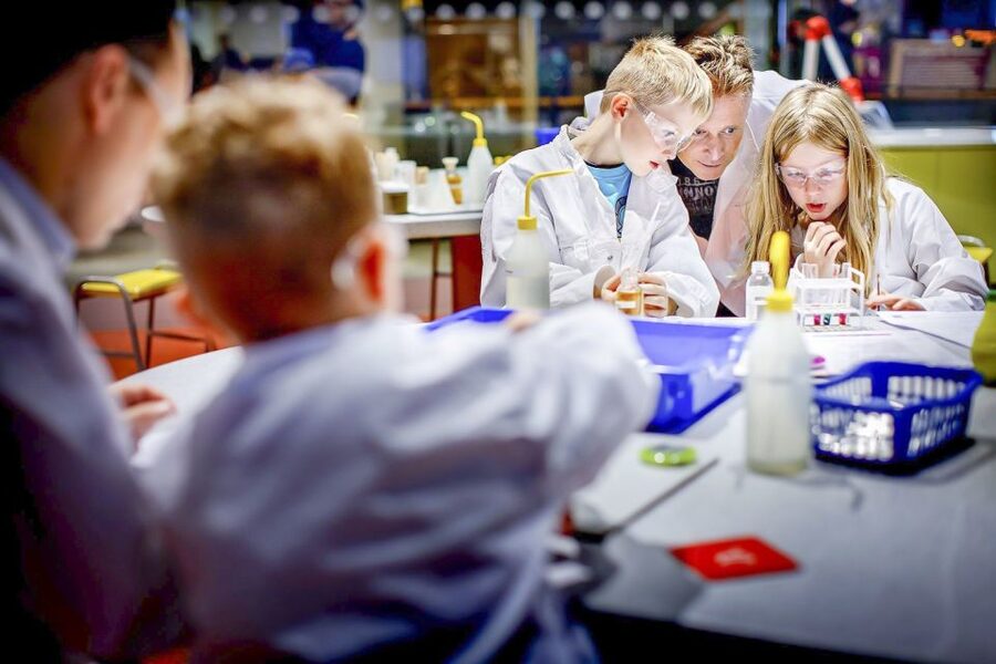 Amsterdam: NEMO Science Museum Ticket - Put on a lab coat and try the experiments