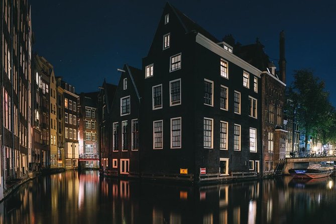 Amsterdam Night Photography Workshop with a Professional - A small group makes the lesson more useful