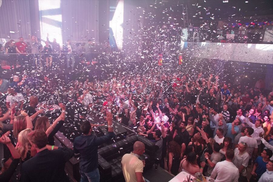 Amsterdam: Nightlife Scene 1, 2, or 3-7 Day Ticket - Hard Rock Cafe and the drink deals