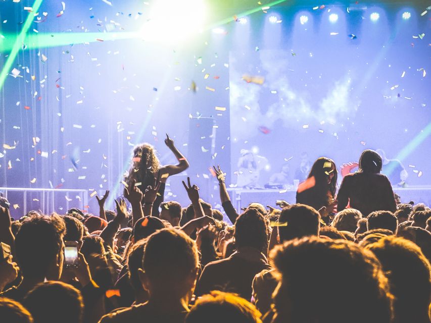 Amsterdam: Nightlife Ticket with Champagne and Cruise - Sorting through more than 20 clubs and bars