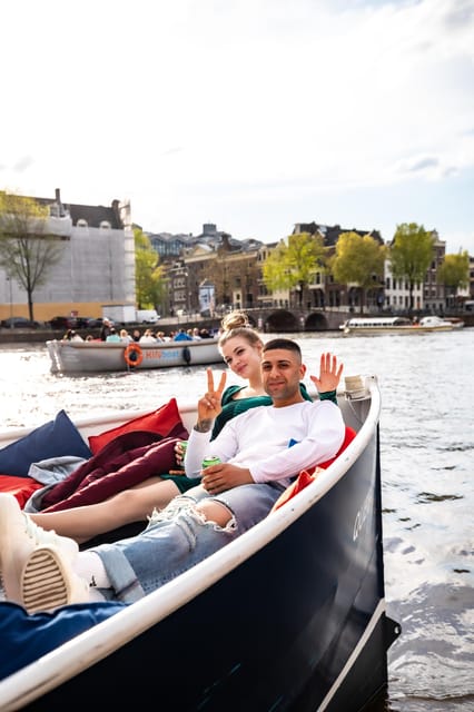 Amsterdam:Old City Canal Cruise with Live Guide and Open Bar - Key points at a glance