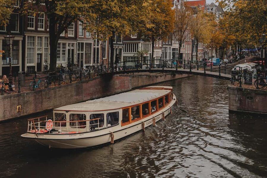 Amsterdam: Open Boat Cruise option Unlimited Drinks & Bite - Choosing the unlimited drinks option