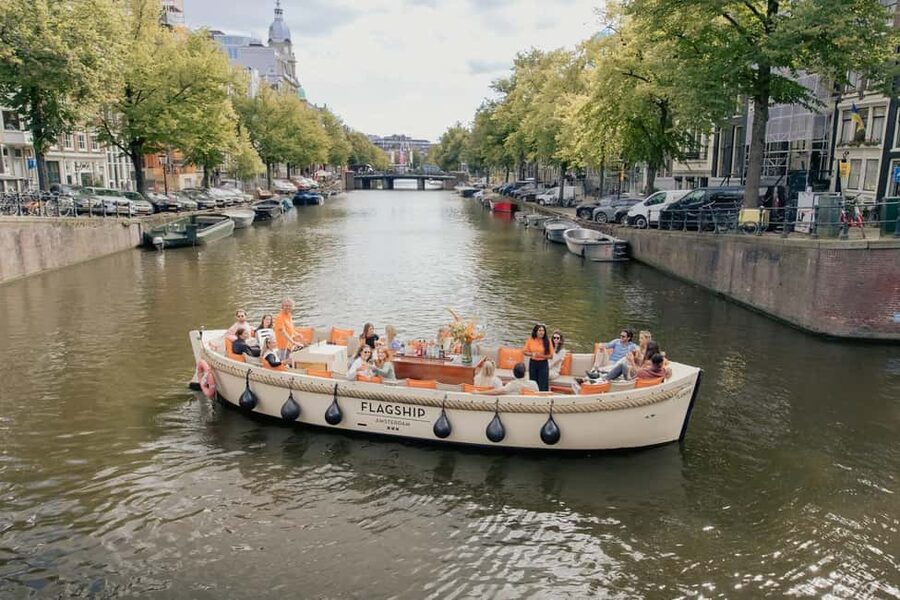 Amsterdam: Open Boat Cruise option Unlimited Drinks & Bite - Timing, crowds, and practical comfort