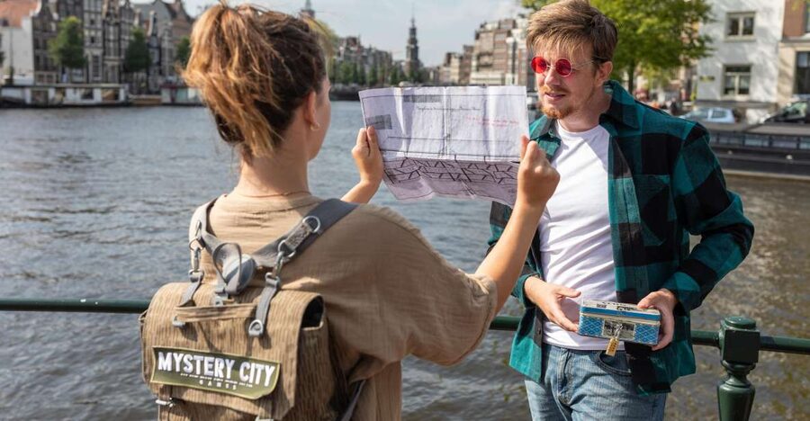 Amsterdam: "Operation 45 " Treasure Hunt Walking Tour - Five stops in the former Jewish District
