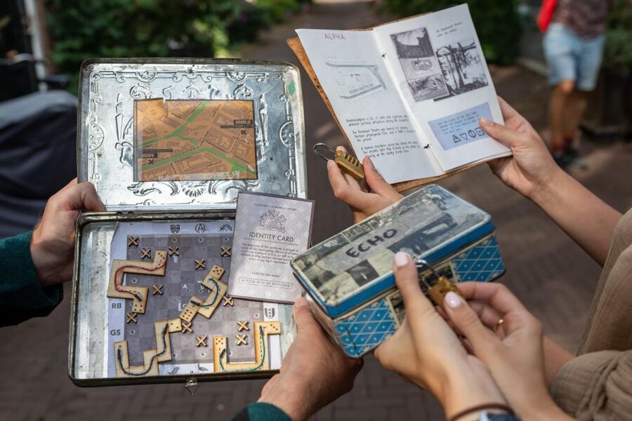 Amsterdam: "Operation 45 " Treasure Hunt Walking Tour - Timing the 3-kilometer route