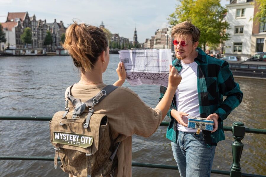 Amsterdam: "Operation 45 " Treasure Hunt Walking Tour - Following the missing diamonds through wartime Amsterdam