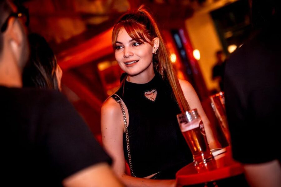 Amsterdam: Original Pub Crawl Party with VIP Entrance - VIP entry matters most after midnight