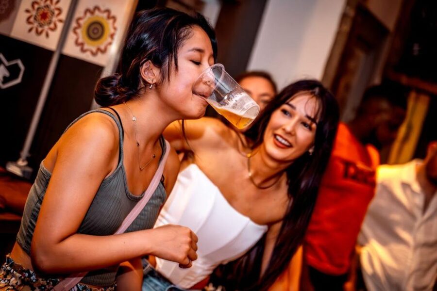 Amsterdam: Original Pub Crawl Party with VIP Entrance - Who will enjoy this most