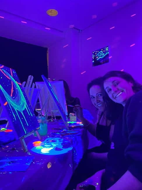 Amsterdam: Paint and Sip in the Dark at Rembrandt van Wine - What happens during the two-hour painting session
