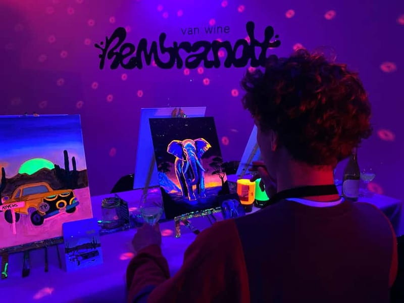 Amsterdam: Paint and Sip in the Dark at Rembrandt van Wine - Why painting in the dark changes the mood