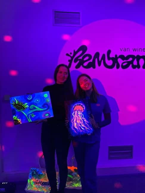 Amsterdam: Paint and Sip in the Dark at Rembrandt van Wine - Who will enjoy Rembrandt van Wine most