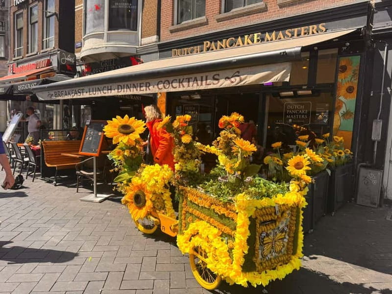 Amsterdam: Pancakes at Dutch Pancake Masters - Pancakes with a Dutch art backdrop
