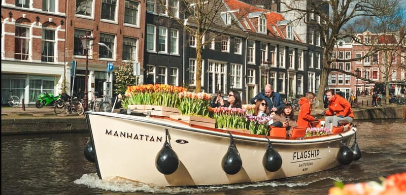 Amsterdam: Premium Tulip Boat Canal Tour - A tulip-filled view of Amsterdam’s canals