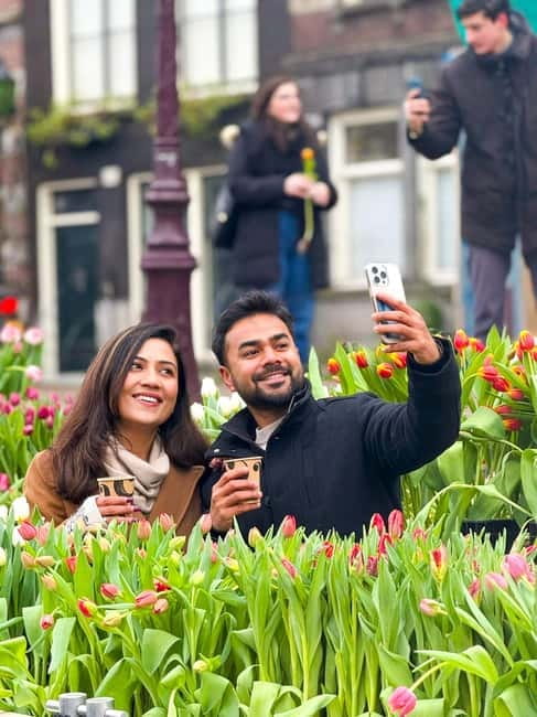 Amsterdam: Premium Tulip Boat Canal Tour - Sun, rain, and the best view from the boat