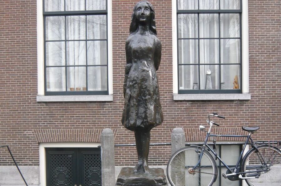 Amsterdam: Private Anne Frank and Jewish Quarter Tour - Portuguese Synagogue: a living place of Jewish history