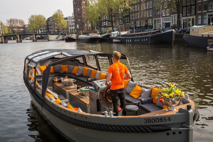 Amsterdam: Private BBQ Cruise with Personal Chef & Drinks - Key Points To Know Before You Book