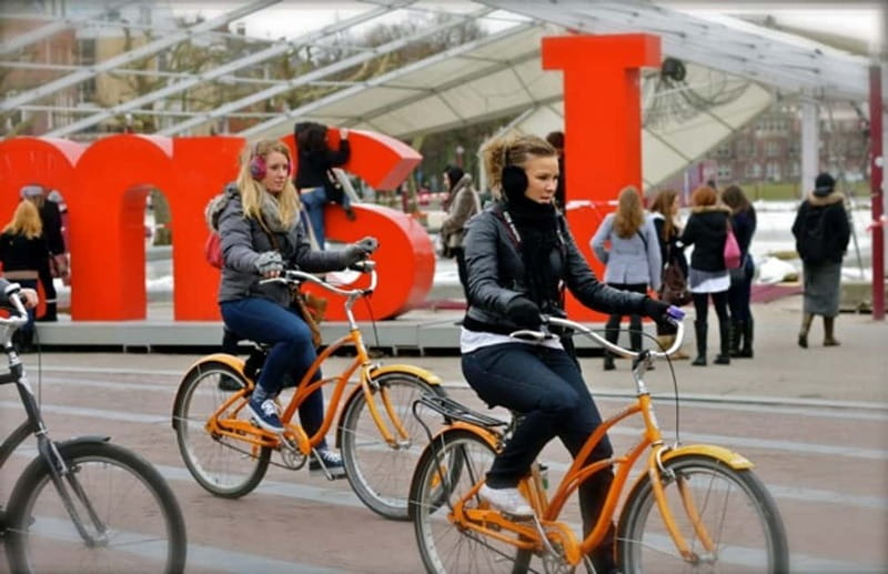 Amsterdam: Private Bike Tour - Getting comfortable on Amsterdam’s bike lanes