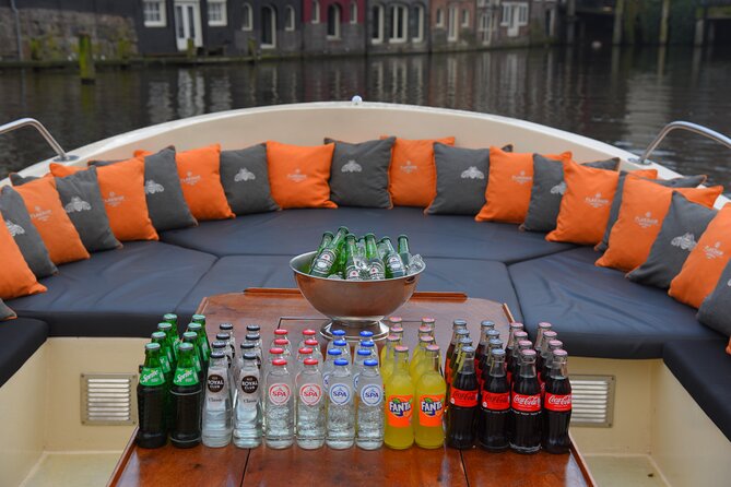 Amsterdam Private Boat Trip With Skipper, Burger and Beers - Why a private boat changes the Amsterdam canal ride