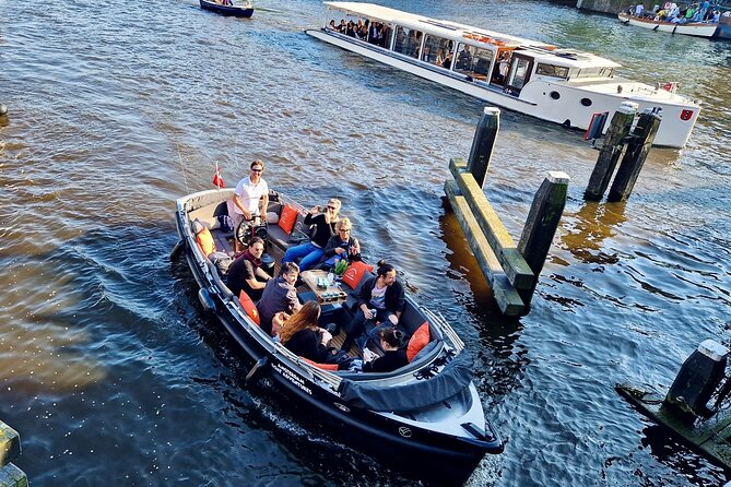 Amsterdam Private Canal Cruise – 90 Minutes through the Old City - A private view of Amsterdam from the Amstel