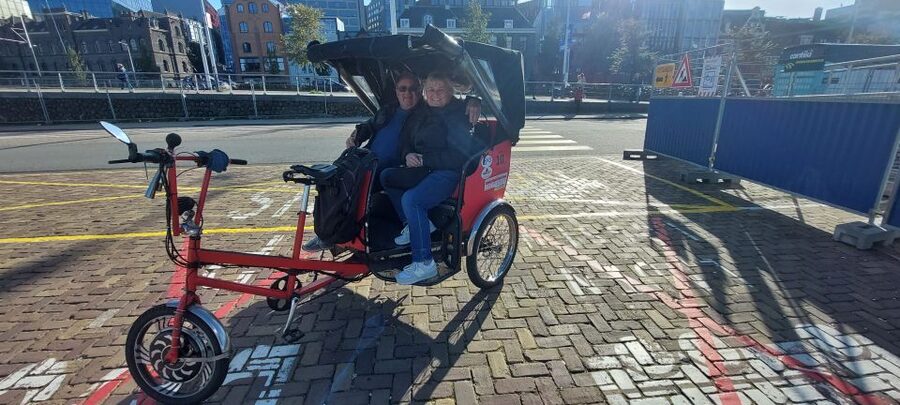 Amsterdam: Private City Highlights Tour by Rickshaw - Why a rickshaw works so well in Amsterdam
