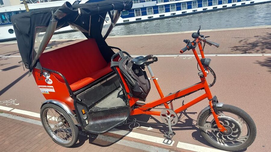Amsterdam: Private City Highlights Tour by Rickshaw - Dam Square and the old city center