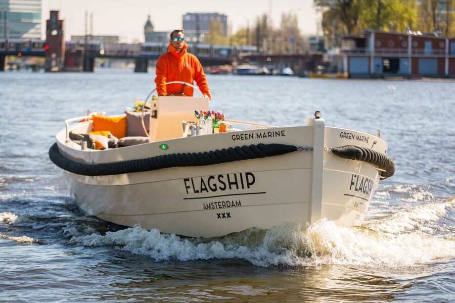 Amsterdam: Private Cruise with Drinks & Optional Snacks - Key points at a glance