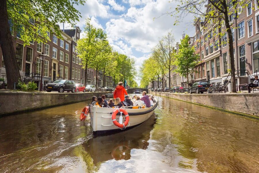 Amsterdam: Private Cruise with Drinks & Optional Snacks - What the 90-minute route gives you