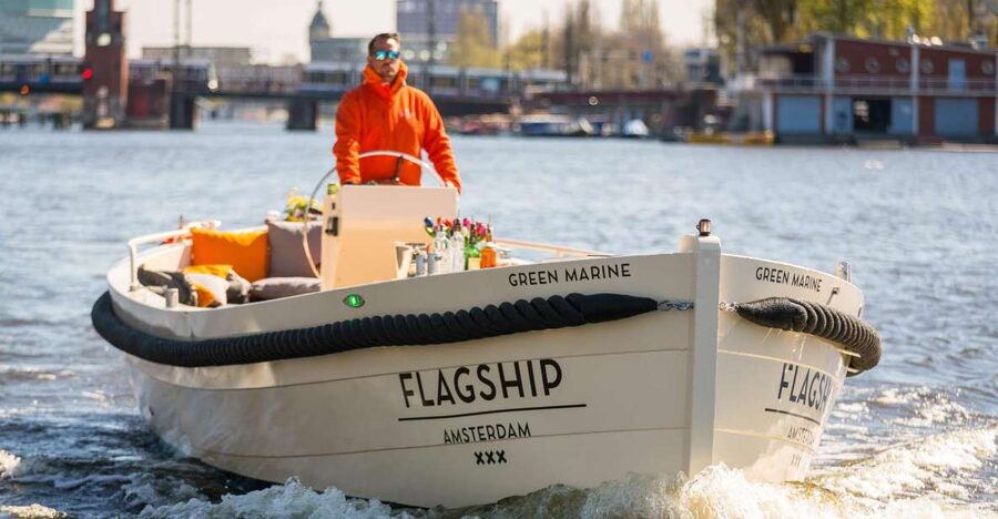 Amsterdam: Private Cruise with Drinks & Pizza or Burger - Open boat comfort and bad-weather planning