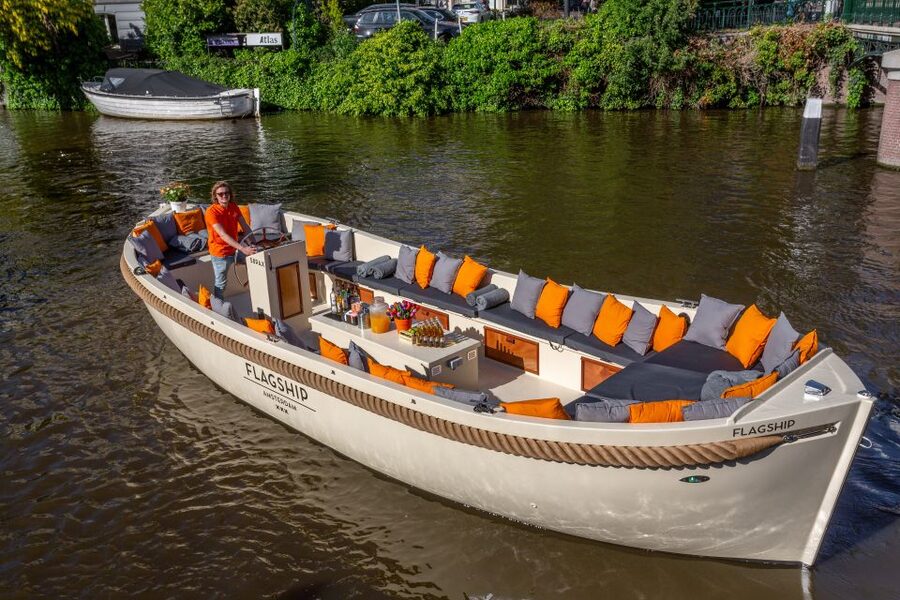 Amsterdam: Private Cruise with Drinks & Pizza or Burger - Is $312 per person good value?