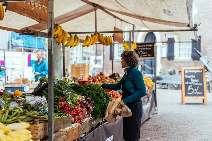 Amsterdam: Private Food Tour with a Local - The Pijp, old restaurants, and newer cafés