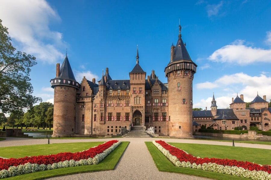 Amsterdam: Private green tour !!! Windmills, castle - De Haar Castle closes the day in grand style