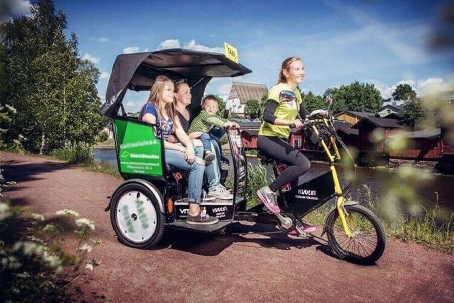 Amsterdam: Private Guided City Tour by Pedicab - Starting in the historic center and Dam Square