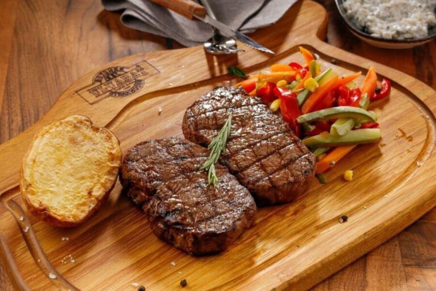 Amsterdam: Private Luxury Cruise with BBQ and Drinks - The live-cooking BBQ menu